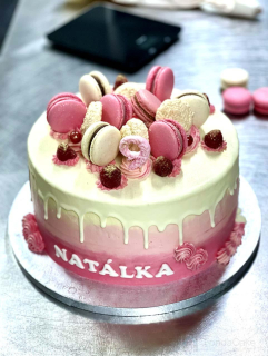 Torta s makrónkami ružová